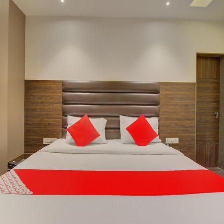 Oyo 35844 Hotel Lotus Residency Sāngli Buitenkant foto
