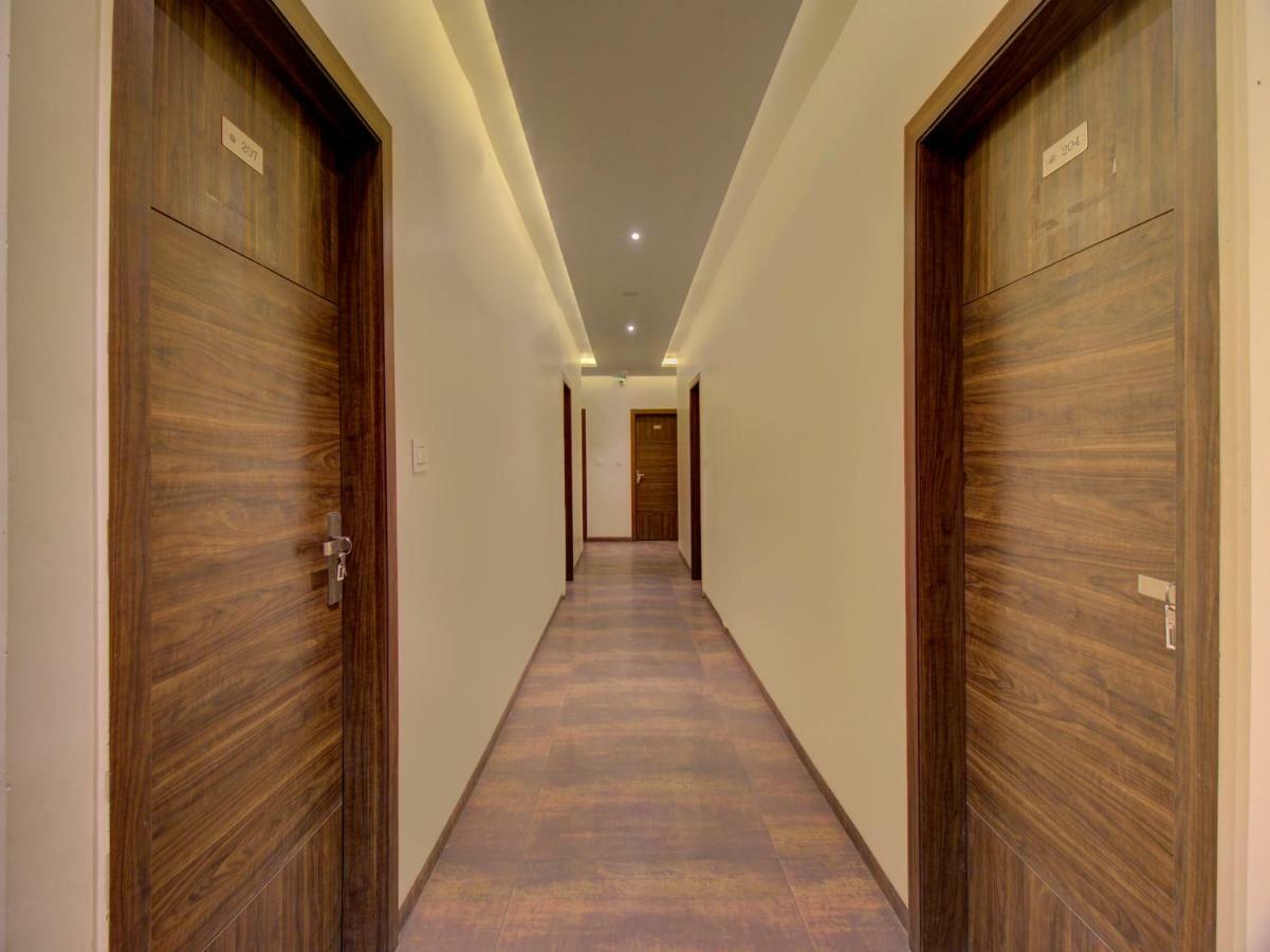 Oyo 35844 Hotel Lotus Residency Sāngli Buitenkant foto