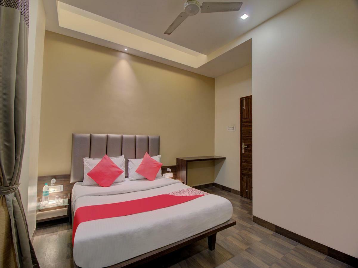 Oyo 35844 Hotel Lotus Residency Sāngli Buitenkant foto
