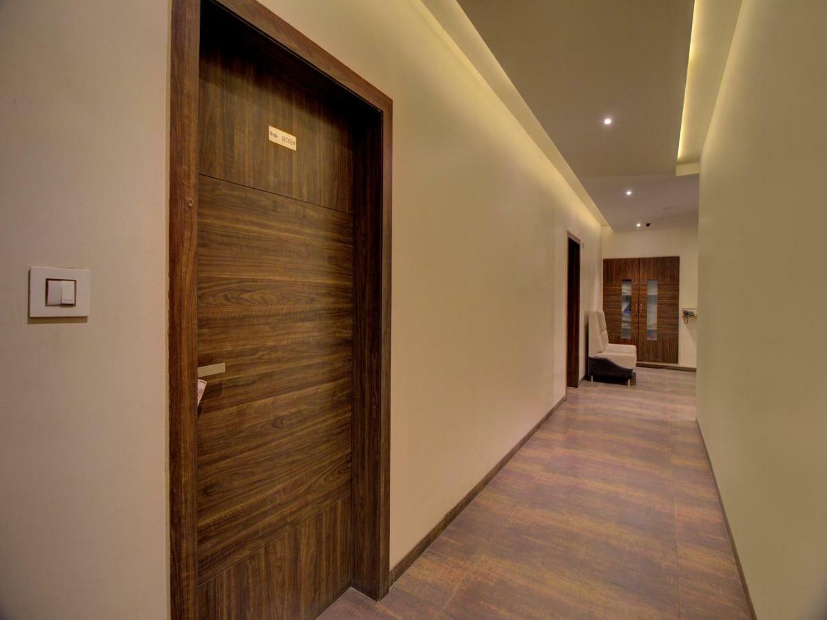 Oyo 35844 Hotel Lotus Residency Sāngli Buitenkant foto