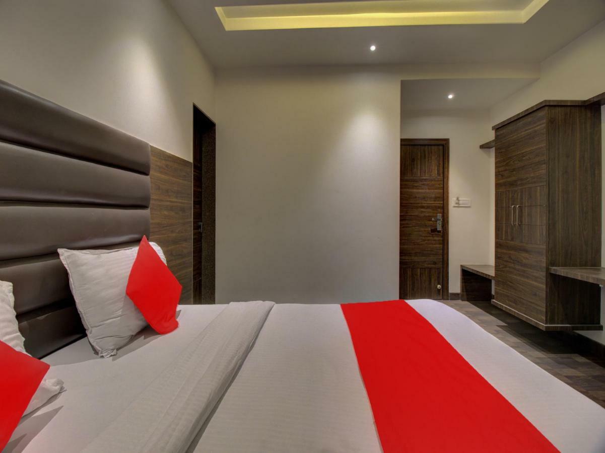 Oyo 35844 Hotel Lotus Residency Sāngli Buitenkant foto