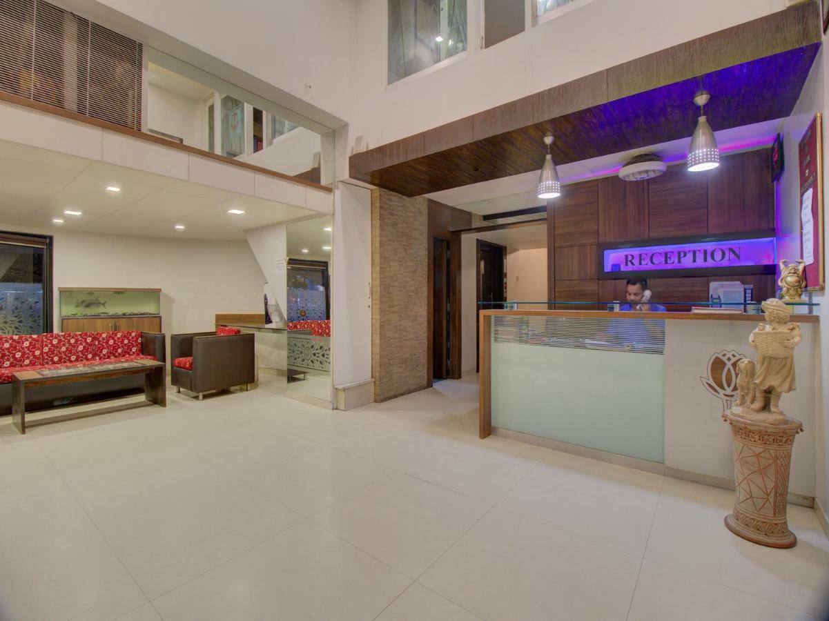 Oyo 35844 Hotel Lotus Residency Sāngli Buitenkant foto