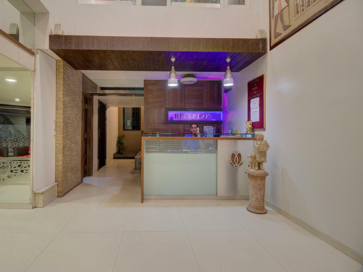 Oyo 35844 Hotel Lotus Residency Sāngli Buitenkant foto