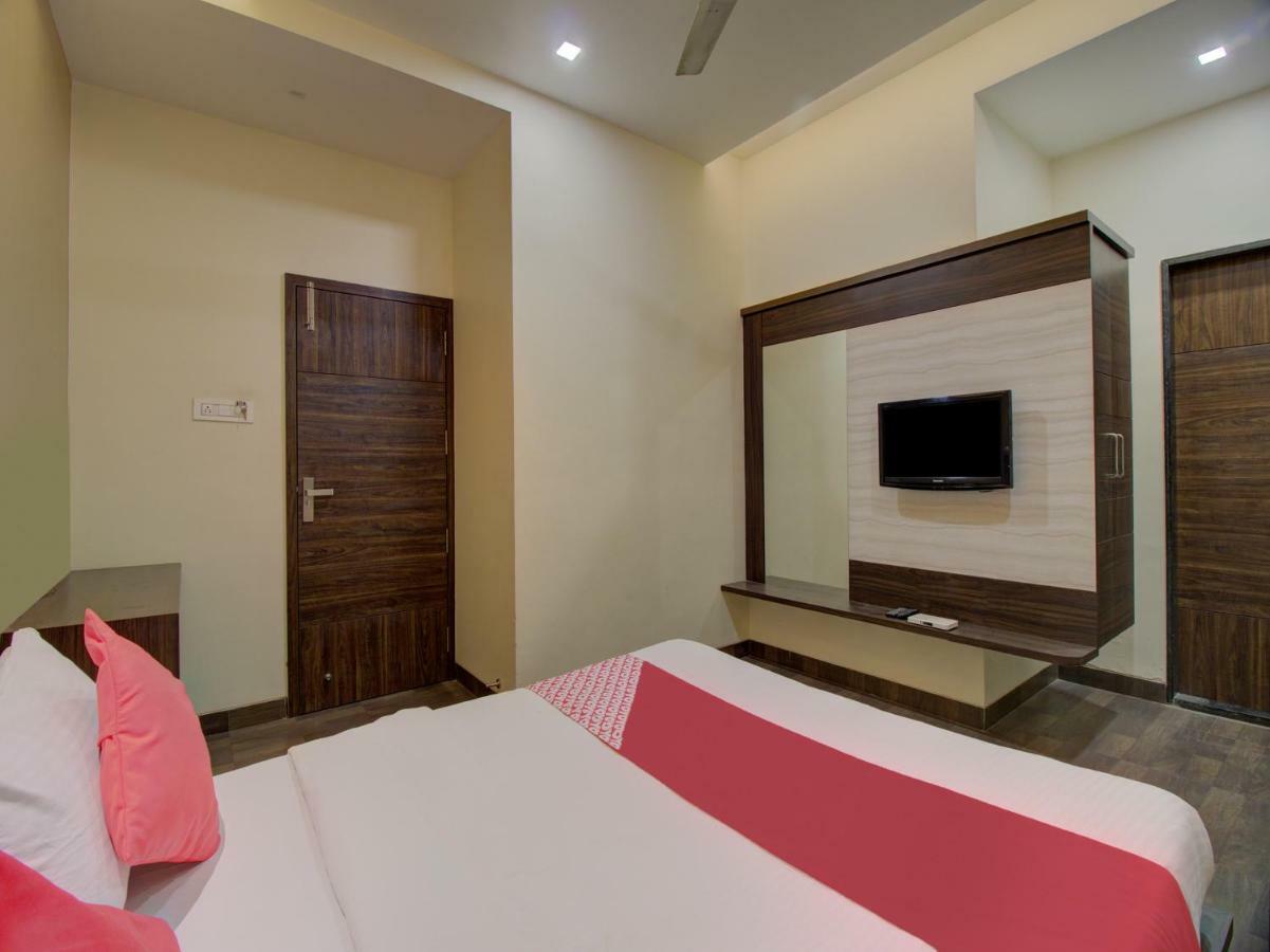Oyo 35844 Hotel Lotus Residency Sāngli Buitenkant foto