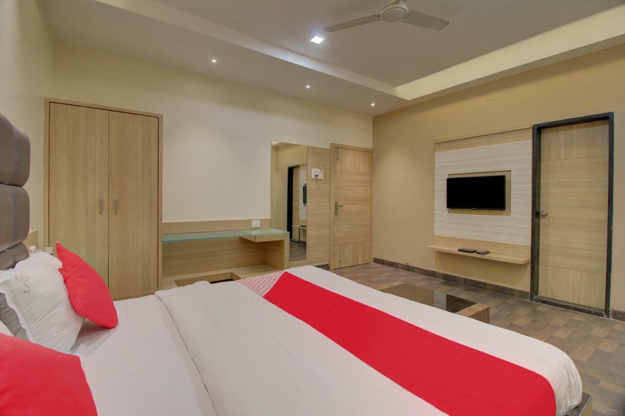 Oyo 35844 Hotel Lotus Residency Sāngli Buitenkant foto