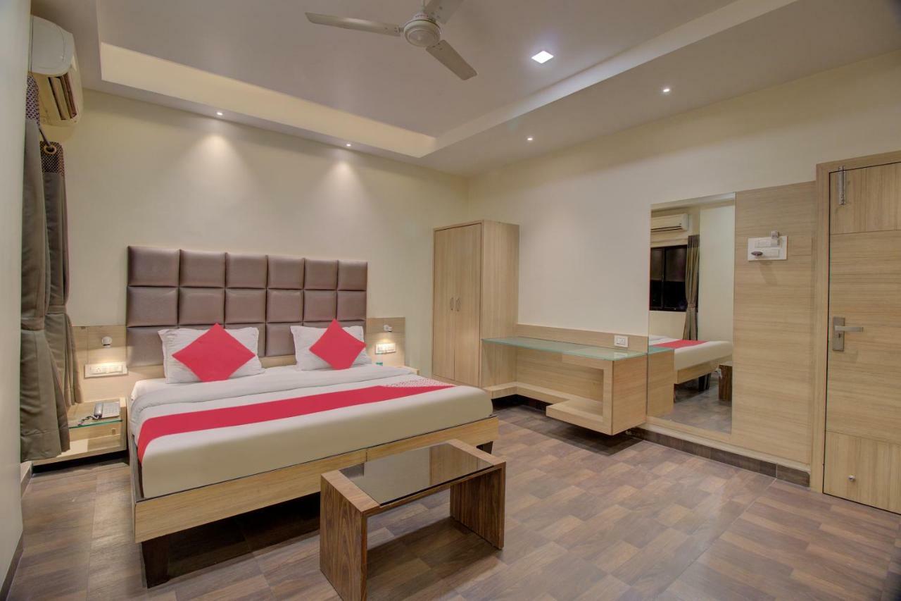Oyo 35844 Hotel Lotus Residency Sāngli Buitenkant foto