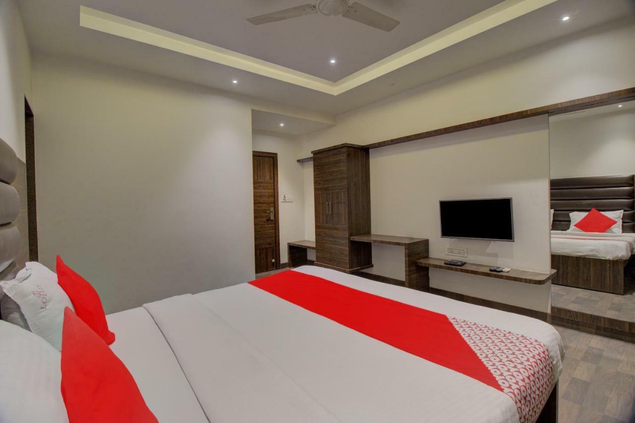 Oyo 35844 Hotel Lotus Residency Sāngli Buitenkant foto