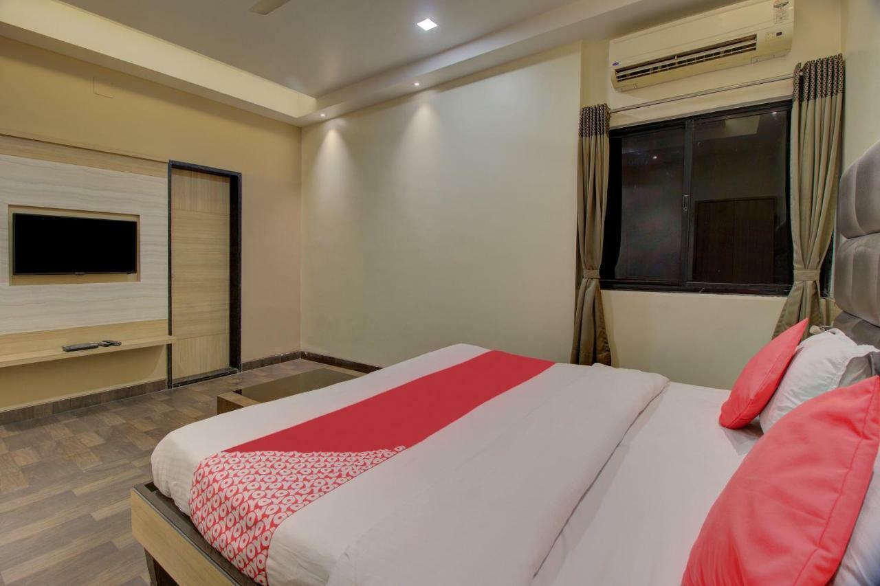 Oyo 35844 Hotel Lotus Residency Sāngli Buitenkant foto