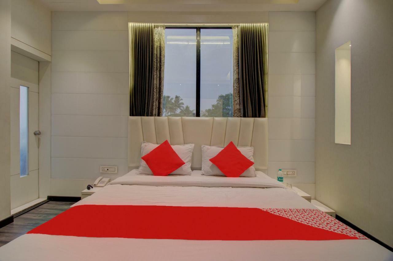 Oyo 35844 Hotel Lotus Residency Sāngli Buitenkant foto