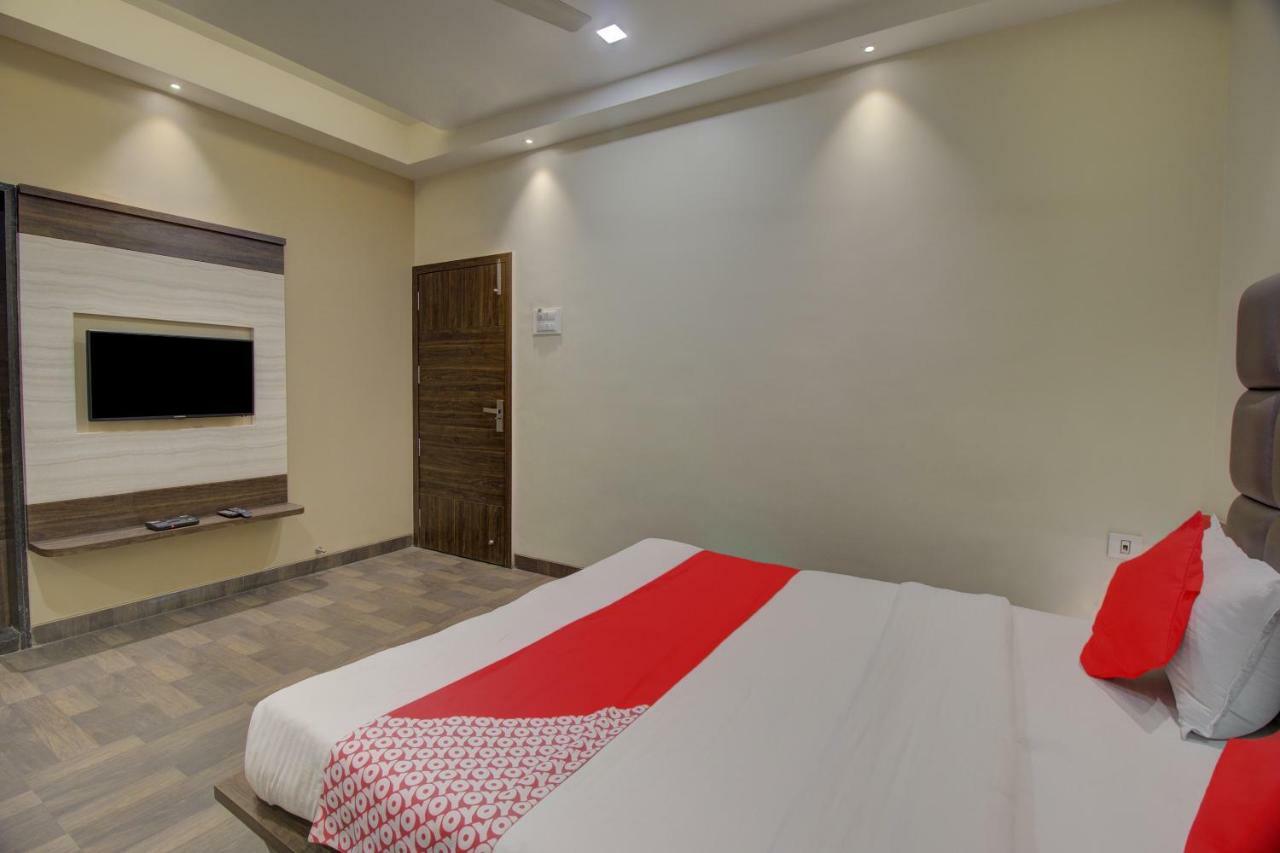 Oyo 35844 Hotel Lotus Residency Sāngli Buitenkant foto